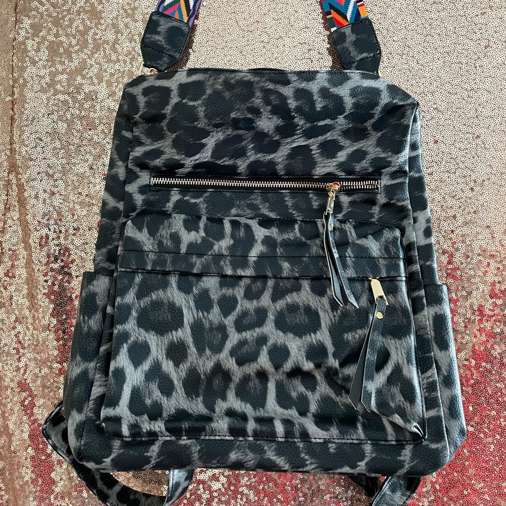 Snow leopard print medium backpack